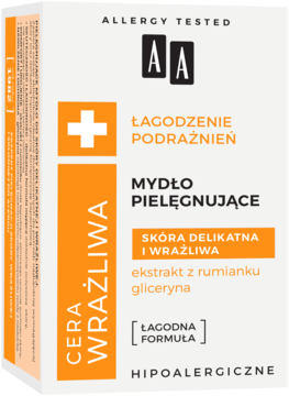 Mydło pielęgnujące AA Cera Wrażliwa w biało-pomarańczowym pudełku, widok pod kątem, dla skóry wrażliwej.