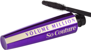 Tusz L'Oréal Volume Million Lashes So Couture, fioletowa tubka ze złotym napisem, czarna wysunięta szczoteczka.