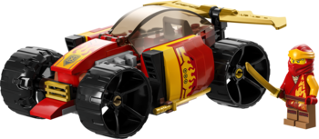Lego Ninjago czerwono-złoty samochód wyścigowy z dużymi kołami, obok minifigurka Kai trzymająca złoty miecz.