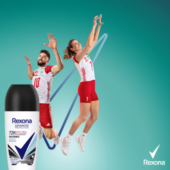 Rexona Advanced Protection Invisible Aqua 72h antyperspirant w kulce, czarno-biała butelka, sportowcy w tle.