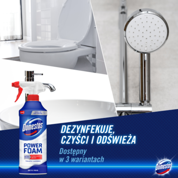 Domestos Power Foam Arctic Fresh, niebieski spray do dezynfekcji łazienki, na tle toalety i prysznica.