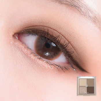 Zbliżenie oka z makijażem nude z paletki rom&nd Better Than Eyes. Obok miniatura palety 4 cieni.