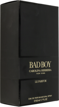 Czarne, matowe pudełko perfum męskich Carolina Herrera Bad Boy Le Parfum, widok z przodu i lewego boku.