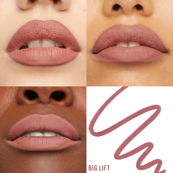 Konturówka Maybelline Lifter Liner 007 Big Lift: usta w trzech odcieniach skóry i swatch matowej, beżowo-różowej kredki.