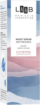 AA LAAB Night Serum 0.1% Retinal w białym pudełku z artystycznym, różowo-niebieskim tłem, widok pod kątem.
