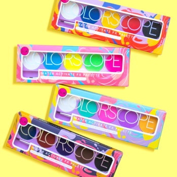 Cztery kolorowe palety eyelinerów Colorscope aktywowanych wodą, każda z 5 odcieniami i pędzelkiem, na żółtym tle.