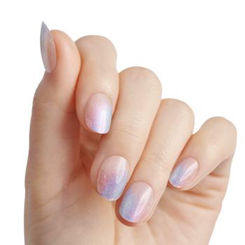 Manicure z żelowymi tipsami Kiss Salon X-tend. Owalne paznokcie multi-kolor z lśniącym perłowym efektem syrenki, róż-błękit.