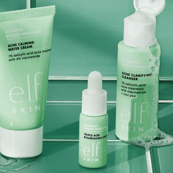 e.l.f. SKIN Blemish Breakthrough: zielony krem, serum i pieniący żel do mycia twarzy na trądzik, widok z przodu.