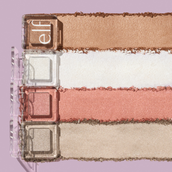 Cztery cienie do powiek elf: brąz, biel, koral i beż, w formie prasowanej, widok z góry na fioletowym tle.