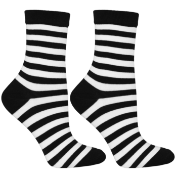 Dwie długie damskie skarpety w czarno-białe poziome paski, ustawione obok siebie, widok z boku.