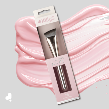 KillyS Beauty Icon pędzel do konturowania i bronzera na mokro, w różowo-srebrnym opakowaniu, na tle różowej emulsji.
