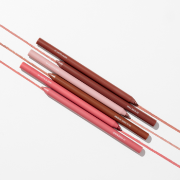 Konturówka do ust Everybody London, sześć wykręcanych kredek w odcieniach różu i brązu, ze swatche.