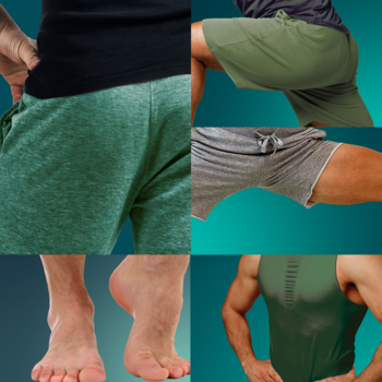 Mężczyzna w sportowych spodenkach, zbliżenia na uda, stopy i tors. Dezodorant do całego ciała Rexona Men Ocean Rush.