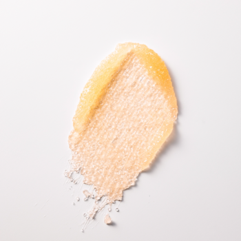 Smug złuszczającego peeling Fluff Mango Gelato, jasno pomarańczowy, z drobnymi drobinkami na białym tle.