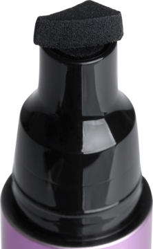 Zbliżenie na czarny, porowaty stempel aplikatora Kaja Wink Stamp Eyeliner w kształcie trójkąta.