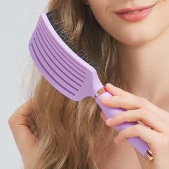 Ovia Sister Young, fioletowa wentylowana szczotka z włosiem dzika, rozczesująca włosy kobiety.