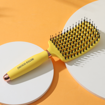 Żółta wentylowana szczotka Ovia Sister Young z włosiem dzika i czarnymi nylonowymi szpilkami, widok z góry.