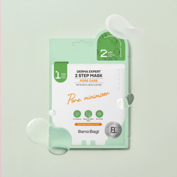 Zielono-biała saszetka Banobagi Derma Expert 2 Step Mask Pore Care, z kropelkami płynu na jasnym tle.