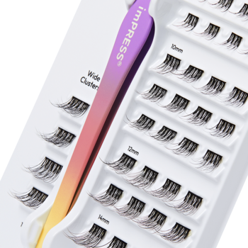 imPRESS Falsies Press On: klastry rzęs 10-14mm w białej tacce z tęczowym aplikatorem, bliskie ujęcie.
