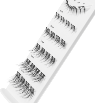 Zestaw sztucznych rzęs imPRESS Long Lasting Demi Wispy na białej podstawce, różne długości 8-16mm, widok z boku.