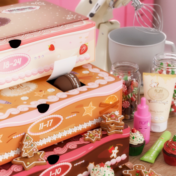 Fluff Ms Claus’ Bakery kalendarz adwentowy z kosmetykami, pudełka, pierniki i akcesoria świątecznej piekarni.
