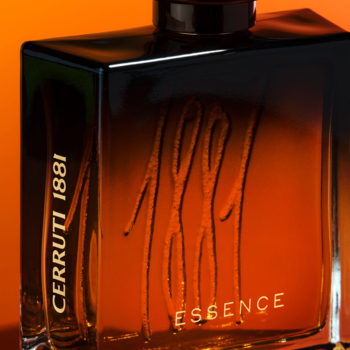 Cerruti 1881 Essence, męska woda perfumowana, ciemna butelka ze złotym grawerem 1881, widok z przodu.