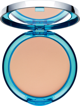 Otwarty matujący podkład Artdeco Sun Protection Powder Foundation SPF 50 w turkusowej puderniczce, beżowy puder.