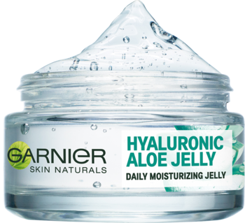 Garnier Hyaluronic Aloe Jelly, nawilżający żel w przezroczystym słoiku, otwarte opakowanie z żelową teksturą.