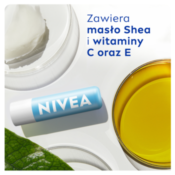 NIVEA Hydro Care pomadka nawilżająca z masłem Shea i witaminami, leżąca obok składników na białym tle.
