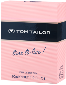 Różowe pudełko Tom Tailor Time to Live Eau de Parfum 30ml z granatowym pasem i napisem "time to live!", ujęcie pod kątem.
