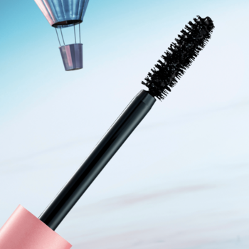 Aplikator tuszu L'Oréal Paris Air Volume Easy Waterproof, czarna, puszysta szczoteczka, różowa podstawa, niebo.