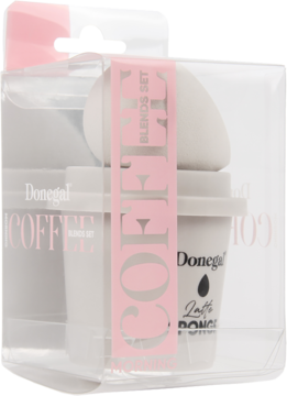 Donegal Blending Sponge z etui w kształcie kubeczka kawy, biała gąbeczka w przeźroczystym pudełku.