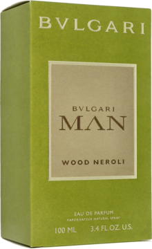 Zielone pudełko wody perfumowanej Bvlgari Man Wood Neroli dla mężczyzn, widok z przodu pod kątem.