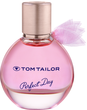 Perfumy Tom Tailor Perfect Day w różowej, sferycznej butelce z różowo-złotą zakrętką i kokardką, widok z przodu.