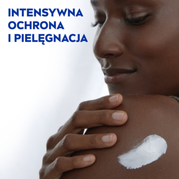 NIVEA Creme, uniwersalny krem nawilżający, aplikowany na skórę ramienia, widoczny biały ślad.