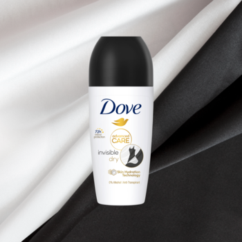 Dove Advanced Care Invisible Dry damski antyperspirant w kulce 72h, biało-czarne opakowanie na tle tkaniny.