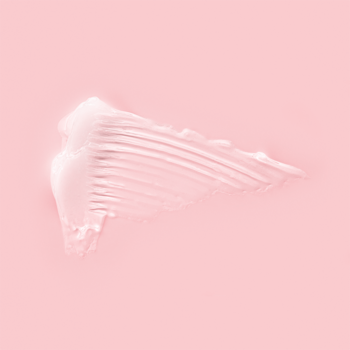 Zbliżenie na jasnoróżowy, kremowy wosk do brwi Catrice Brow Fix z widocznymi smugami, na różowym tle.