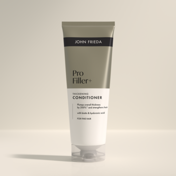 Odżywka John Frieda ProFiller+ pogrubiająca do włosów cienkich, szara tubka z białym paskiem, widok z przodu.
