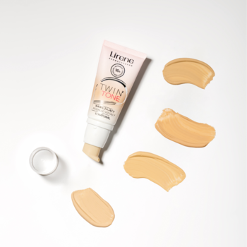 Matujący podkład Lirene Twin 2 Tone #40 beige w tubce, obok swatche fluidu na białym tle.