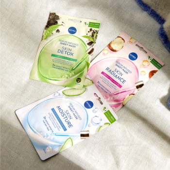 Trzy maski NIVEA w płachcie: Skin Moisture (niebieska), Skin Radiance (różowa), Skin Detox (zielona), na jasnym tle.