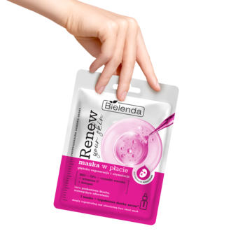 Regenerująca maska w płachcie Bielenda Renew Your Skin, różowo-biała saszetka w dłoni.