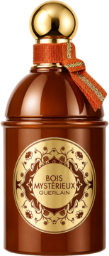Perfumy Guerlain Bois Mysterieux, brązowy flakon z kulistą złotą nakrętką, pomarańczową wstążką, zdobną etykietą. Widok z przodu.