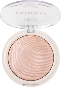 Otwarty, okrągły rozświetlacz do twarzy Pink Shimmer. Pudrowy wkład z falistym wzorem w białym kompakcie, gotowy na intensywny blask.