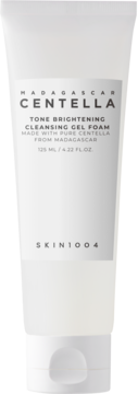 Białe opakowanie SKIN1004 Madagascar Centella Tone Brightening Cleansing Gel Foam, widok z przodu.