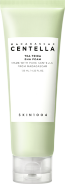 Pianka do mycia Skin1004 Centella Tea-Trica BHA Foam w zielonej tubce 125ml, widok z przodu, biała etykieta.
