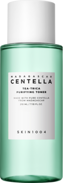 SKIN1004 Centella Tea-Trica Purifying Toner w zielonej butelce, kojący dla skóry wrażliwej, widok z przodu.