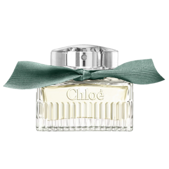 Chlo&eacute; Rose Naturelle Intense perfumy w przezroczystej butelce z karbowanym szkłem, z zieloną kokardką, widok frontalny.