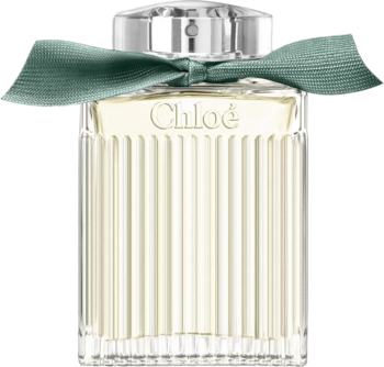 Butelka Chloé Rose Naturelle Intense perfum w ryflowanym szkle z zieloną wstążką i srebrnym korkiem, widok z przodu.
