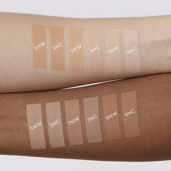 Różne odcienie korektora IsaDora No Compromise w swatches na jasnym i ciemnym przedramieniu dla porównania kolorów.