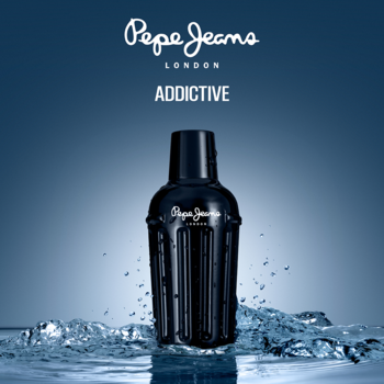 Pepe Jeans Addictive for Him, czarna butelka w kształcie shakera z wodą, logo i napisem 'ADDICTIVE' na niebieskim tle.